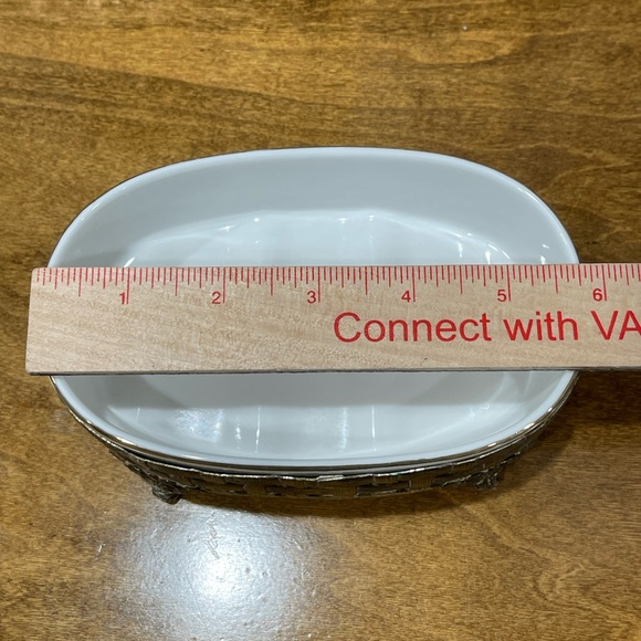 Vintage Stylebuilt vanity set Tissue holder& soap dish. - Picture 11 of 12